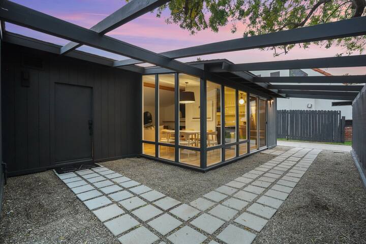 Malibu Beach House by Stay Awhile Villas gallery image 3