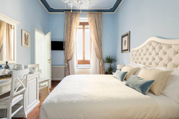 Holiday AD Duomo, Florence gallery image 2