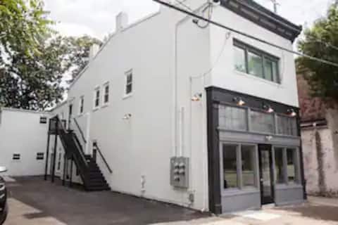 KY Derby & Fesitval Home: 5 Bed/Bath w Parking Lot