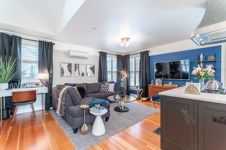 The Sonya: Luxury Flat- Just Steps From Nw 23rd! - Portland, OR