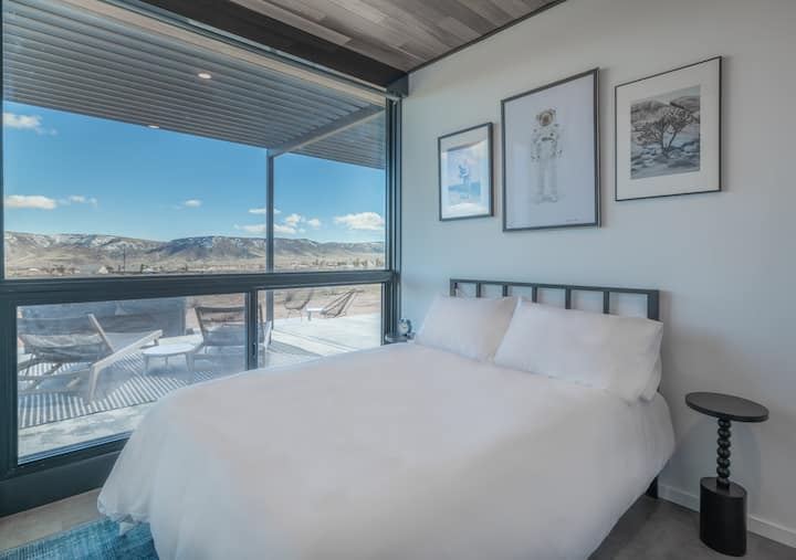 Full Bedroom with floor-to-ceiling windows that has transparent shade & blackout shade. 