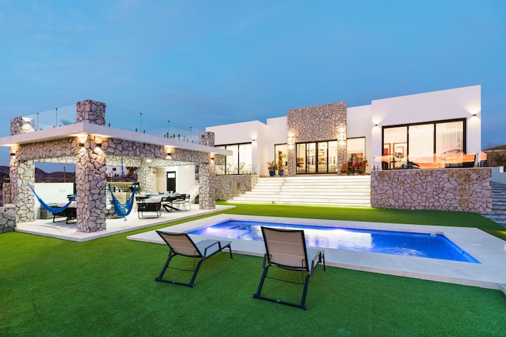 Premium Luxury Villa with Heated Pool