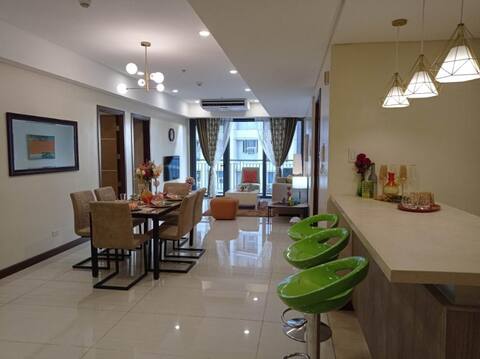 Posh and Vibrant 4BR (20B)