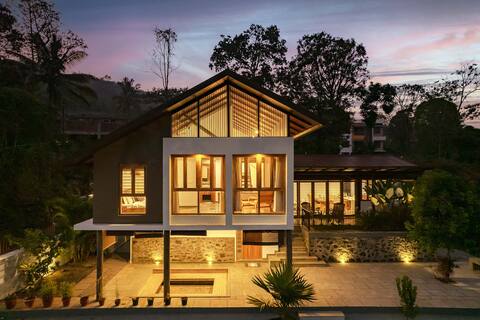 3BHK Mountain Rain w/Breakfast & City View@Wayanad