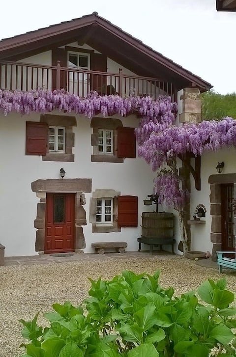 "Behiteia" studio with covered terrace