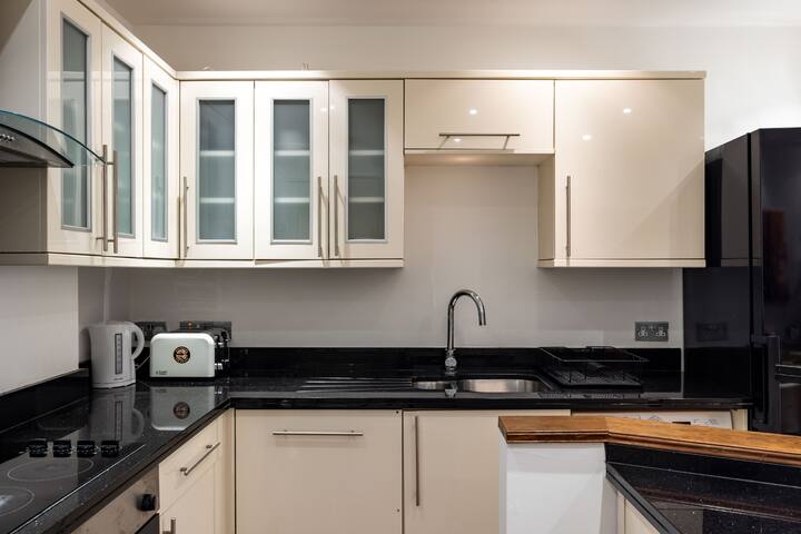 Mayfair Park Lane Lux 2-bedroom apartment gallery image 5