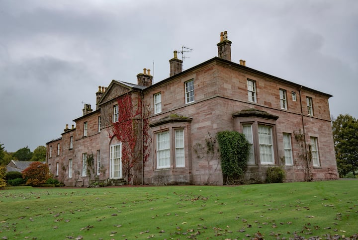Exclusive Country House & Garden - Drumlanrig Castle & Gardens