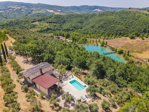 Villa with pool and hot tub