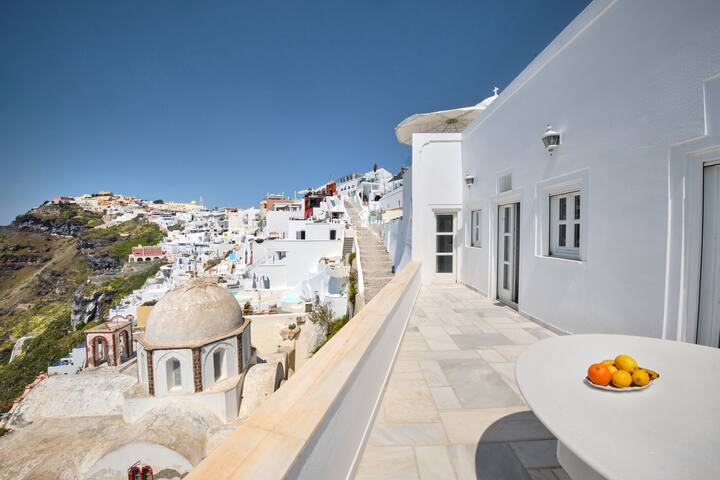 The Atlantis House – 4 Bedroom Caldera View gallery image 4