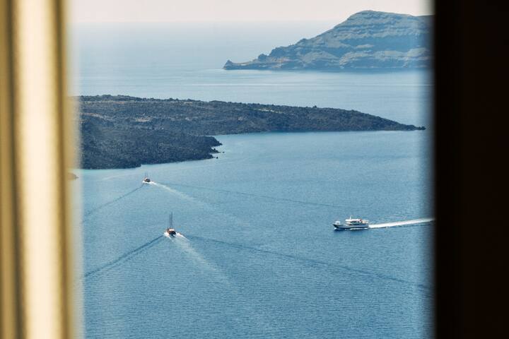 The Atlantis House – 4 Bedroom Caldera View gallery image 2