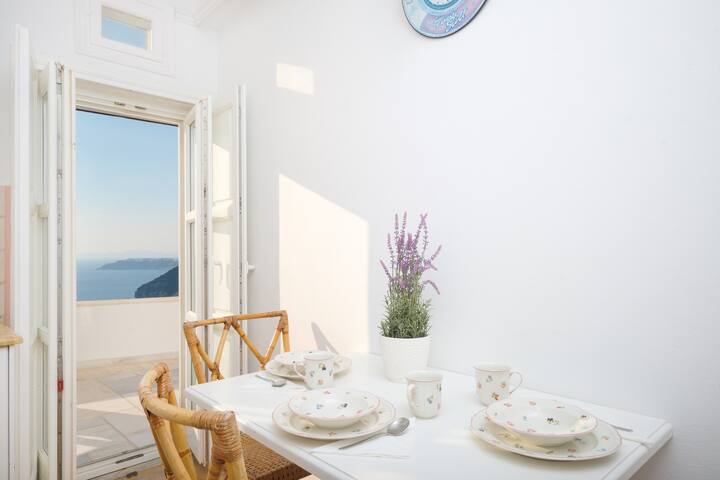 The Atlantis House – 4 Bedroom Caldera View