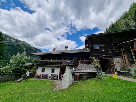 Farmhouse in a mountain idyll