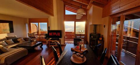 Modern & spacious Chalet apt w/ private parking