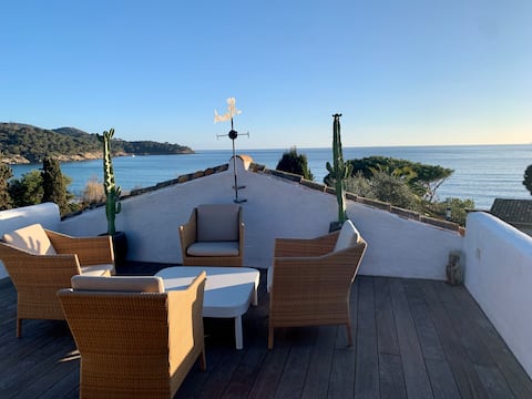 Top performing Airbnb: Beautiful Gigaro Rooftop with an Incredible Sea View in La Croix Valmer