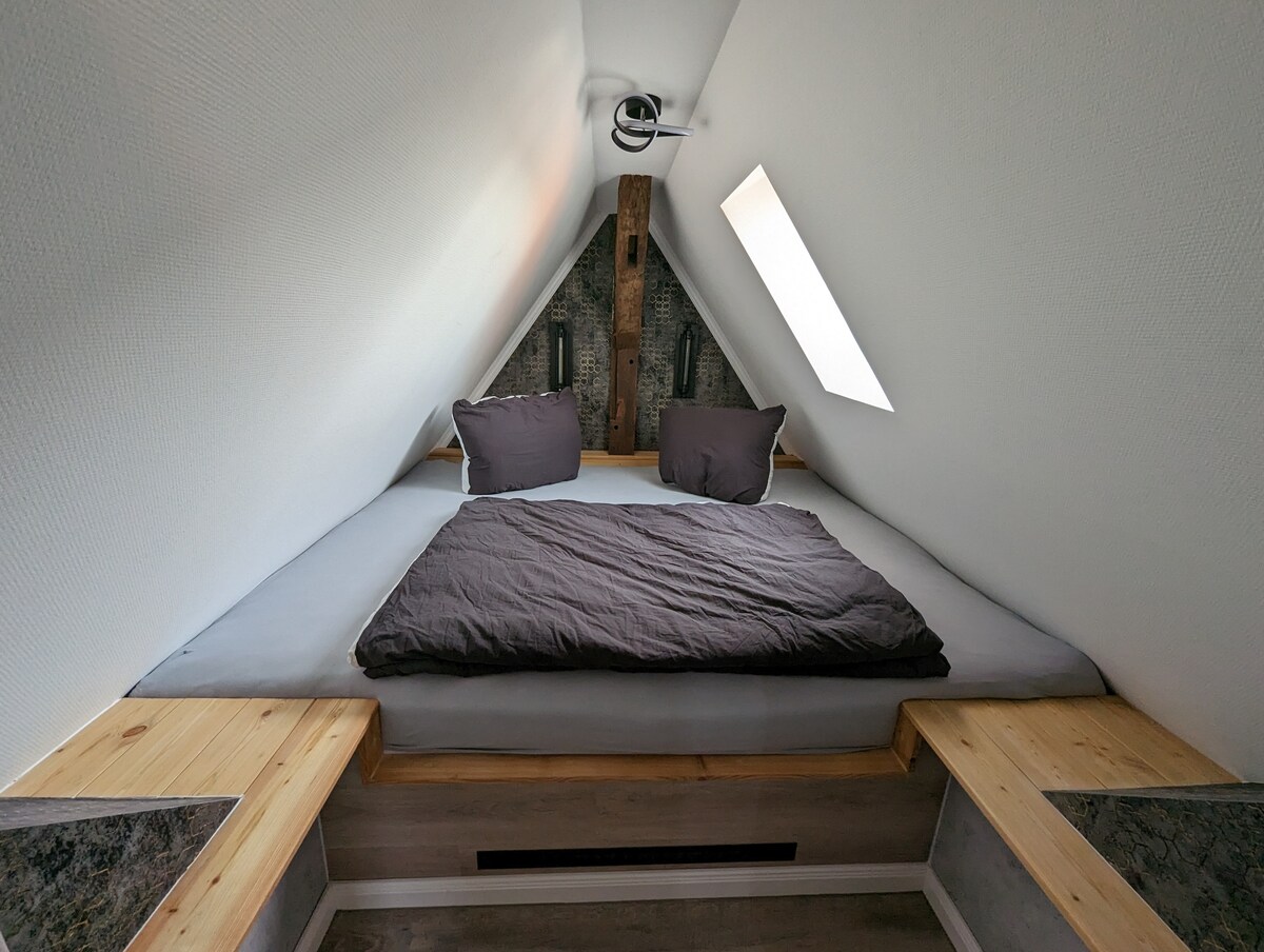 儿童睡眠洞穴。240x200床垫。