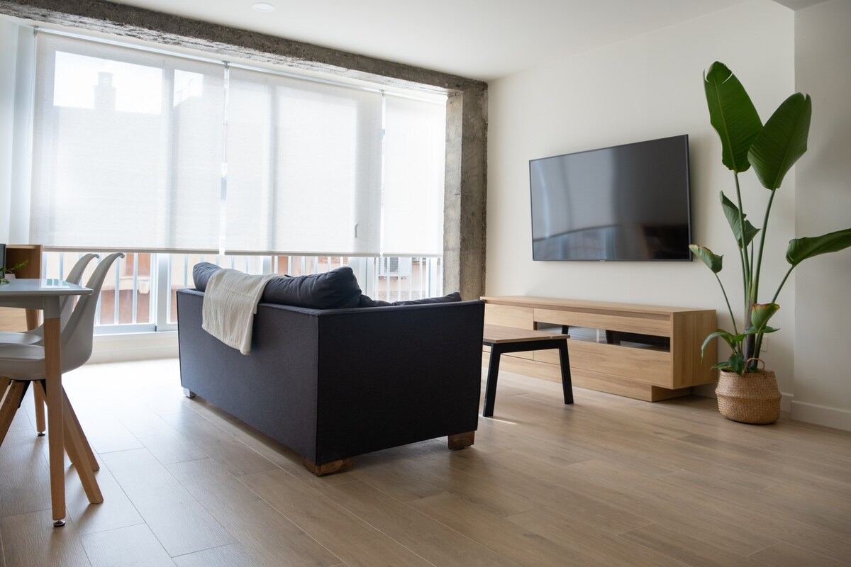 Top performing Airbnb: Beach front, 89m² modern apartment in Málaga in Echeverría Del Palo