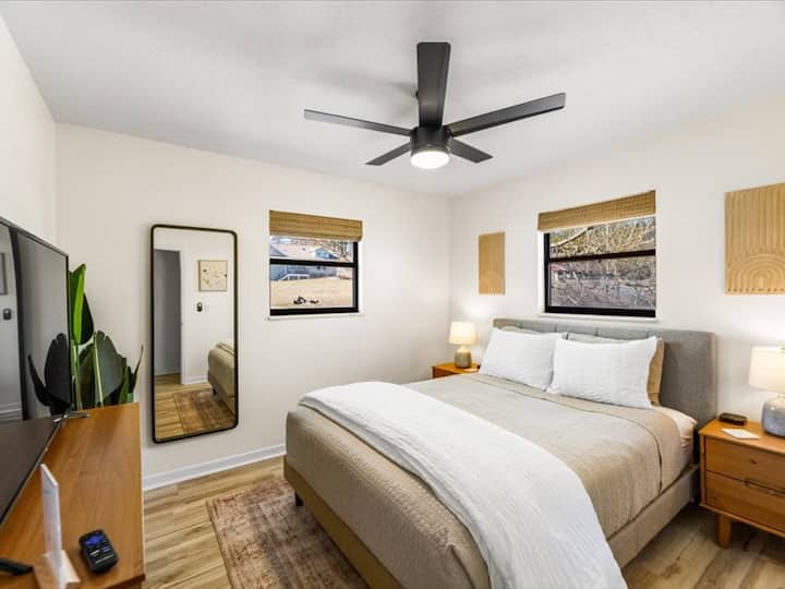 2 საძინებელი 152 × 203 სმ ზომის საწოლით