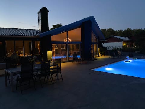 Luxurious pool villa near Tylösand