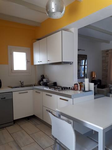 Ambelas Oasis gallery image 3