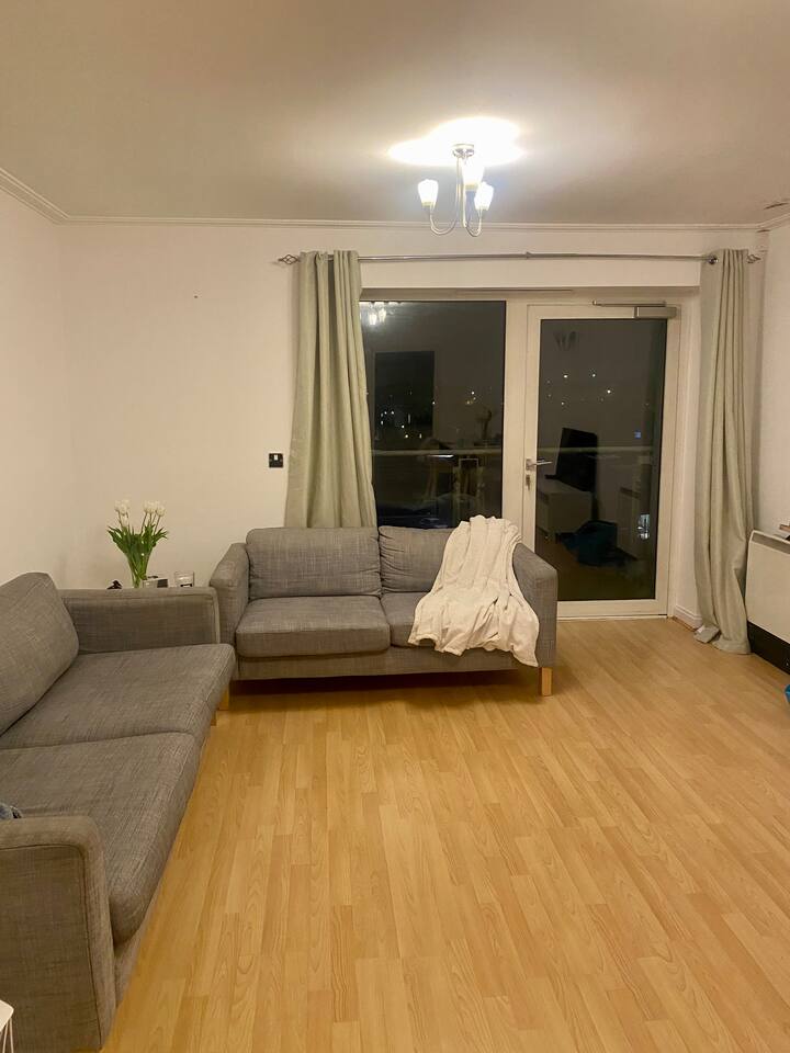 Top Floor Cardiff Bay Flat Stadium 15 min walk Apartments for Rent