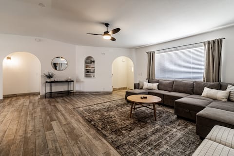 Top Airbnb: Havasu Gem with Lakeview&Sunset from Pool&Hot Tub in Lake Havasu / Kingman
