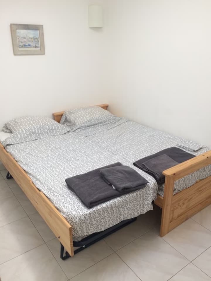 2 מיטות יחיד, חדר שינה שלישי