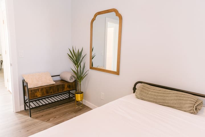 Две единични легла с изтеглящо се легло