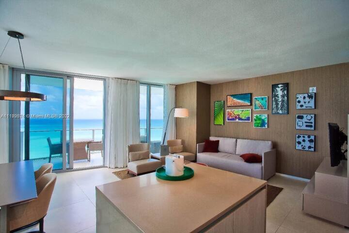 Paradise Resort in Hollywood Florida gallery image 2