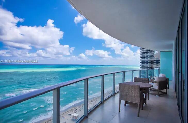 Paradise Resort in Hollywood Florida gallery image 3