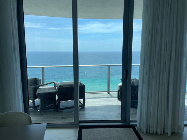 Paradise Resort in Hollywood Florida gallery image 5