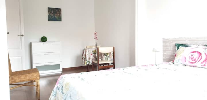 Spacious Room & Amazing Location - Barcelona
