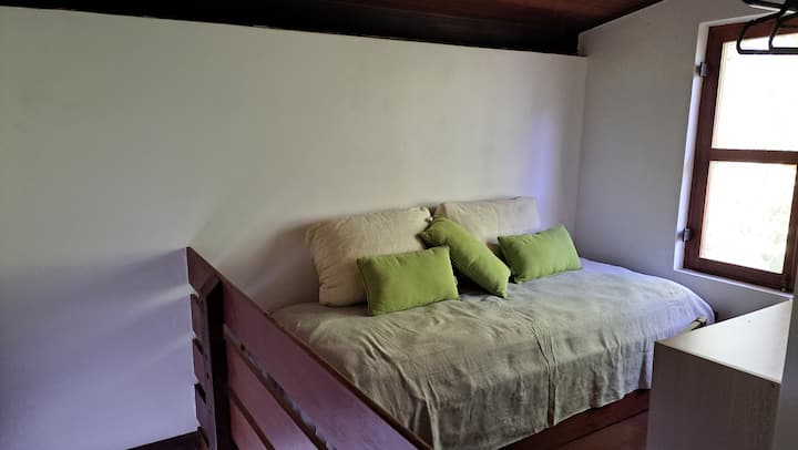 chumba kimoja cha kulala kilicho wazi cha mezzanine. 