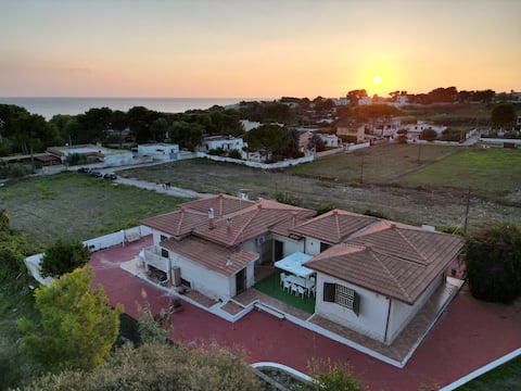 Annuncio Airbnb popolare: Villa ADA: The vacation home of your dreams a Pulsano