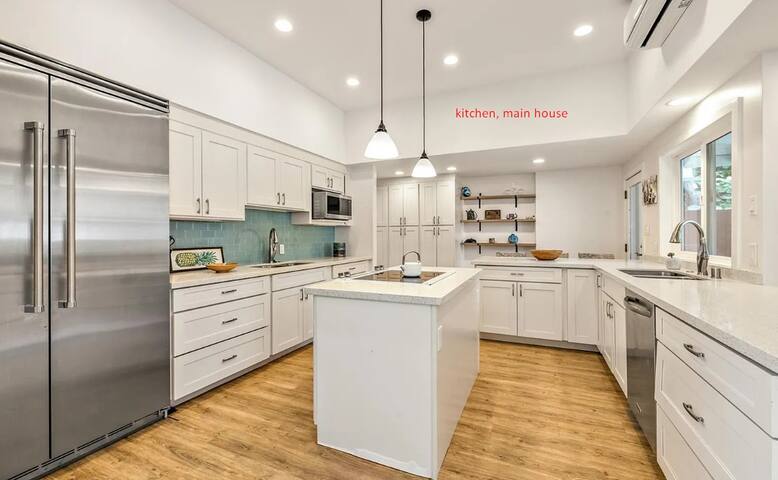 Big house just off awesome beach gallery image 5