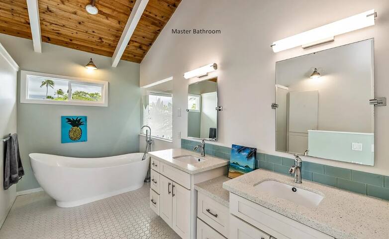 Big house just off awesome beach gallery image 4