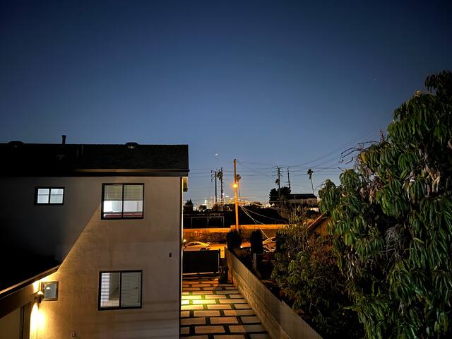 New Luxury Home with DTLA Views – Ideal for Groups gallery image 4