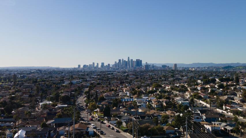 New Luxury Home with DTLA Views – Ideal for Groups gallery image 5