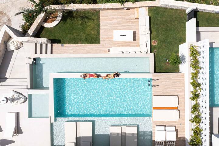 Casa di Franco! Seaview, heated* pool, gym& hammam gallery image 5