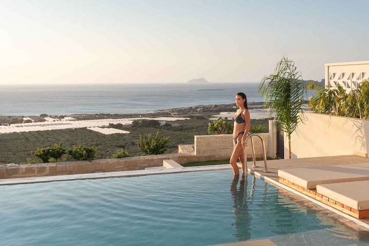 Casa di Franco! Seaview, heated* pool, gym& hammam