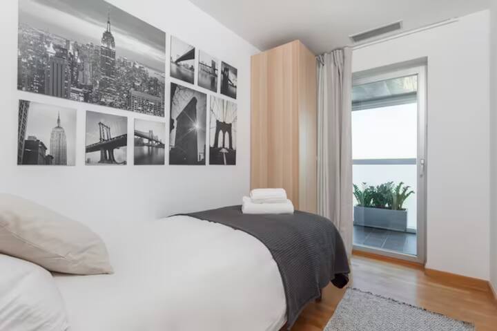 Единична стая с легло 90 см