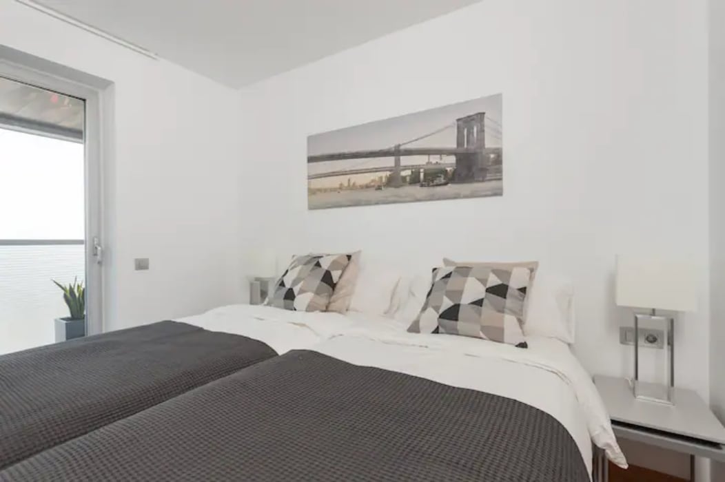 suite 2 con cama de 180 cm y baño privado