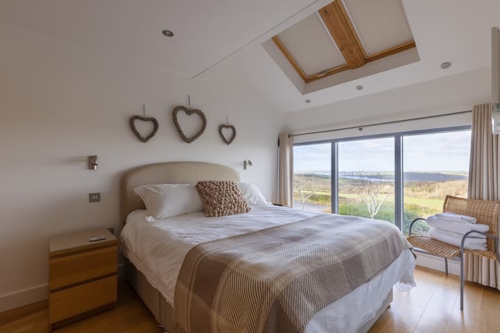 Dormitorio principal con baño privado.
Preciosas vistas 