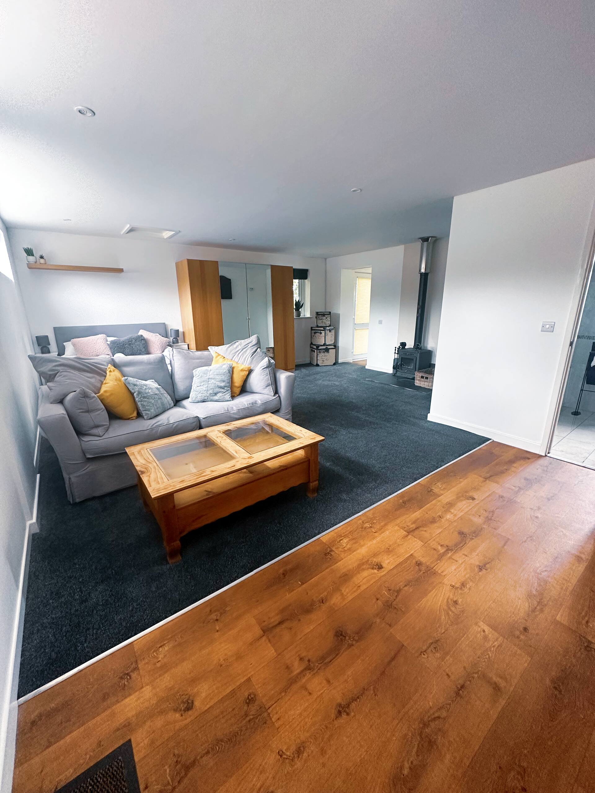 Cozy 2-Bed Apartment with Parking in Wickham