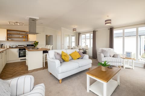 Top performing Airbnb: Beautiful 2 Bedroom Lodge in St. Merryn