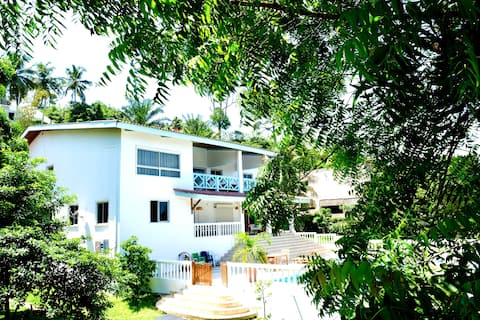 Lodge comfort, charm & elegance