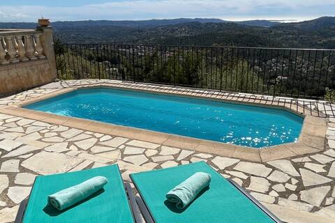 Charming with exceptional panoramic view