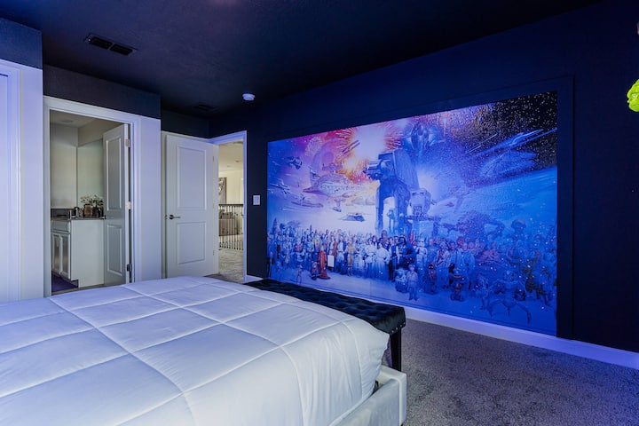 ก้าวเข้าสู่กาแล็กซี่อันไกลโพ้นด้วยห้องนอนธีมสตาร์วอร์สที่ซึ่งพลังนี้แข็งแกร่งในทุกรายละเอียดที่สร้างขึ้นอย่างพิถีพิถันสร้างประสบการณ์ที่ดื่มด่ำให้กับแฟนๆทุกเพศทุกวัย