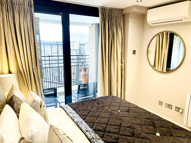 Modern 2 bed in Cromwell Road. gallery image 4