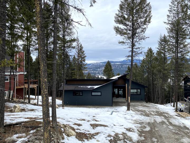 Mountain Modern Cabin 4BedLake Cabin, Wardner, BC Houses for Rent in