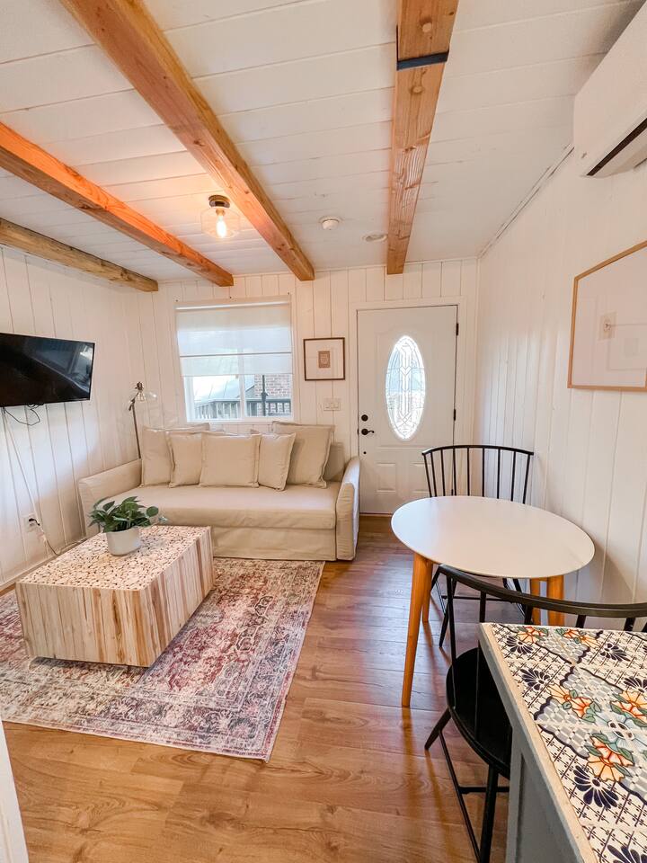 Finch Cottage Cabins for Rent in Escondido, California, United States